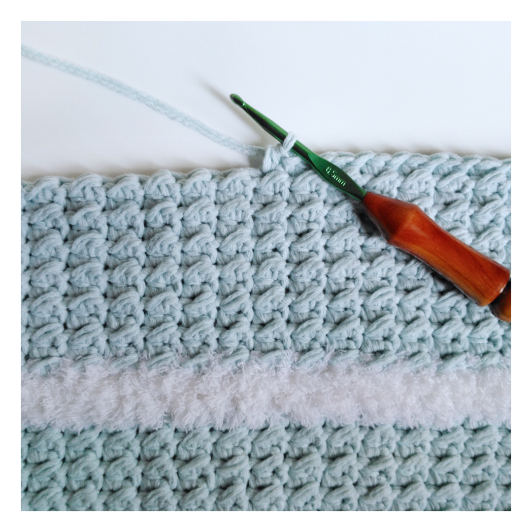 Blanket Stitch Throw (Free Crochet Blanket Pattern) - Yarnique