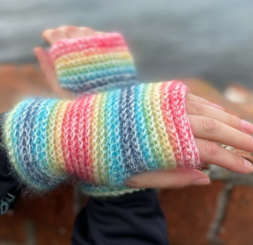 Stella Fingerless Gloves - Kickin Crochet